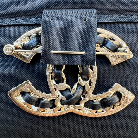 CHANEL 2023 23P GOLDEN GOLD TONE CC LOGO BLACK LEATHER CHAIN CRYSTALS BROOCH PIN - Picture 7 of 10